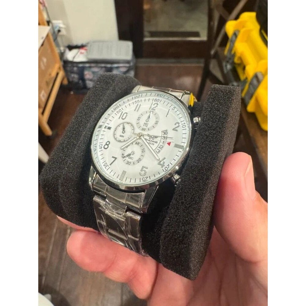 Budget watch white face and silver
